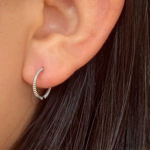 Stud Simple Lovely Girls Huggies Small Hoops Moucles d'oreilles Boho Classic Round Minimal Charming Crystal Zircon Moucles d'oreilles Hoops Bijoux