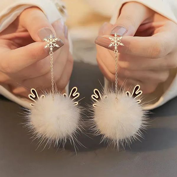 Stud Snowflake Antler Hair Ball Boucles d'oreilles Style High Quality Automne et Hiver Christmas Gift Ear Bijoux Wholesale 231109