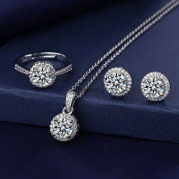 Stud Solitaire Lab Diamond Jewelry Set 925 Sterling Silver Party Anneaux de mariage Boucles d'oreilles Collier pour femmes Bridal Moissanite Bijoux YQ240110