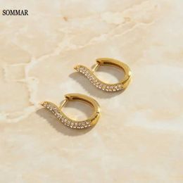 Étalon sommar magnifique 18 kgp plaque d'oreilles plaqué LA boucles d'oreilles de protection de l'environnement d'eau diamant courbe boucles d'oreilles femmes en boucles d'oreilles sportives J240513