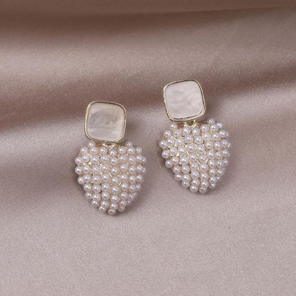 Boucles d'oreilles d'amour de perle incrustées à la main de bijoux de mode de conception de Corée du Sud Accessoires de mariage pour femmes doux et élégantsStud