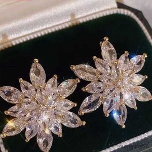 Stud Sparkling Zirkon Snowflake -oorbellen voor vrouwen Girls Exquise Crystal Flowers Earring Kerstmis Nieuwjaar Festival Sieraden