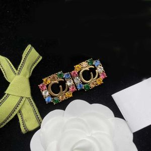 Stud Oorknopjes Europees en Amerikaans minimalistisch modemerk designer oorbellen voor dames Luxe oorbellen in messing met strass designer sieraden heeft een