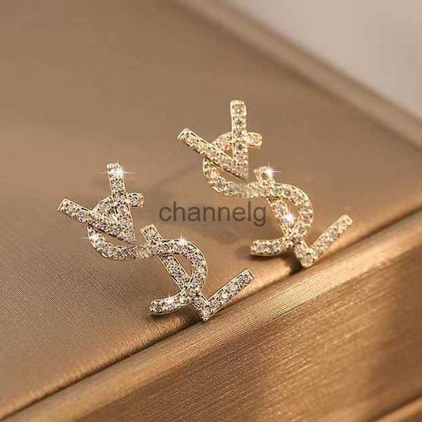 Stud Stud Letter Wang Pendientes atmosféricos Cool Corea Nueva Personalidad Simple Ins Online Celebrity Ear Jewelry J 240306