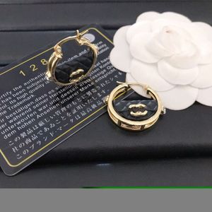 Stud Stud New Designer Boucles d'oreilles Hoop Charme Femmes Bijoux plaqué or Classic Design Brand Boucles d'oreilles pour femmes Love Gift 18K Gold Pladed Couple Boucles d'oreilles Brincos