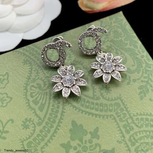 Stud Stud Silver Design Boucle d'oreille pour femmes Boucle d'oreille Diamant Couple Rétro Boucles d'oreilles Mode Bijoux Fourniture Boucles d'oreilles design Haute qualité très bonne 2024 31E4