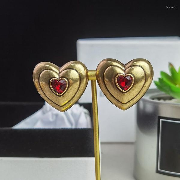 Stud The Fashion Brand European Retro Style Brass Gold Pendientes Lady Ruby Heart Joyería de lujo Accesorios para banquetesStud Farl22