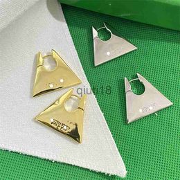 Pendientes de triángulo trapezoidal de perno prisionero Industria pesada Textura de perno prisionero de alto grado Diseño de nicho chapado en oro Personalidad Joyería de estilo de moda x0911