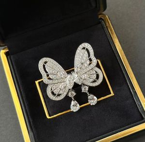 Stud Trend célèbre marque High Qulity Classic Bijoux Oreilles pour femmes Gift Anniversary Pure 925 Sliver 3A Zircons Butterfly 230811