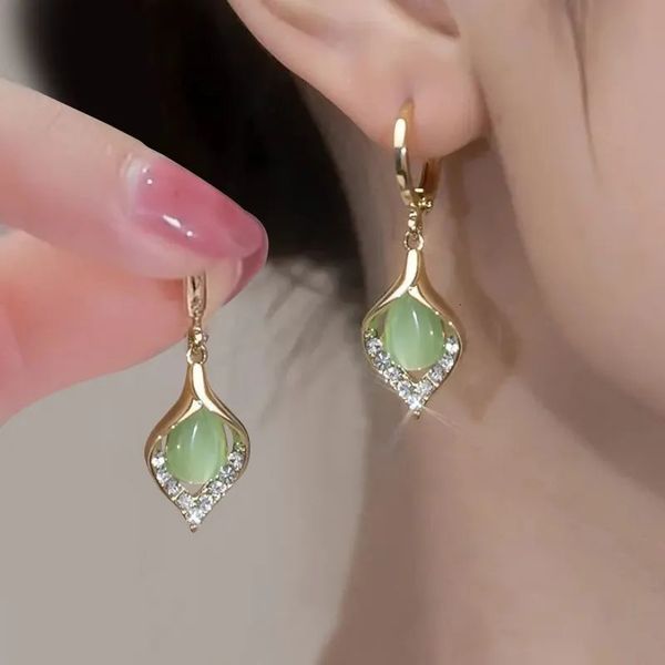 Stud Trend coréen élégant brillant Zircon boucles d'oreilles pour femmes blanc vert clair de lune oeil de chat pierre boucles d'oreilles fête bijoux cadeaux 230928