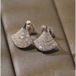 Stud V Gold Luxury Quality Forme Forme Oreille d'oreille avec diamant scintillant en deux couleurs plaqué pour les femmes et les bijoux de mariage homme ont b dhodp