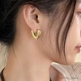 Étalon vintage métal love coeur petit cerceau boucles d'oreilles pour les femmes simples couleurs ordes de personnalité de coeur