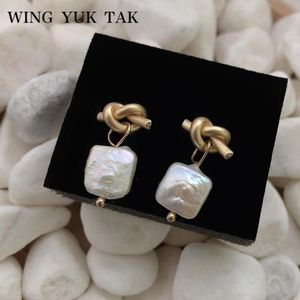 Stud Wing Yuk Tak corée femmes mode perles d'eau douce boucles d'oreilles Vintage géométrique couleur or petit 2021245H