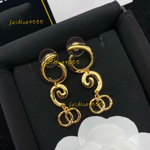 Stud Femmes Mode Boucles D'oreilles Chaîne Boucle D'oreille Femmes Designer Boucles D'oreilles Bijoux Bijoux Nouveau Rétro Or Tempérament Goujons D'oreille Pour La Fête De Mariage Dames Boucle D'oreille Cadeau 2024