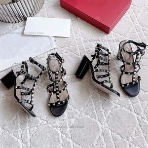 Rivets cloutés à talons femmes sandales gros bloc talons bout rond boucle sangle en cuir véritable sandale chaussures de soirée chaussures de luxe designer usine avec boîte