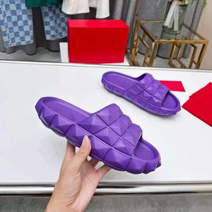 Slippers à tortues cloutées Designer Dames Meuvettes à gelée Fashi JUI