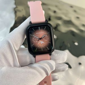 Quartz étudiant avec sensation de peau huileuse, montre à bracelet en silicone, niche carrée, montre minimaliste de sport et de loisirs