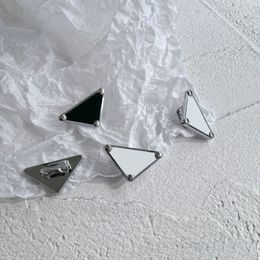 Studs aretes diseñador triángulo orecchini pareja moderno hip hop color plata cuelga esmalte amor diseñador pendiente simple vintage popular ZB044 B4