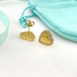 Boucles d'oreilles de luxe pour femmes Fashion Heart Love Stud Taille classique en acier inoxydable Couple Cadeaux Designer Bijoux Boucles d'oreilles de fiançailles