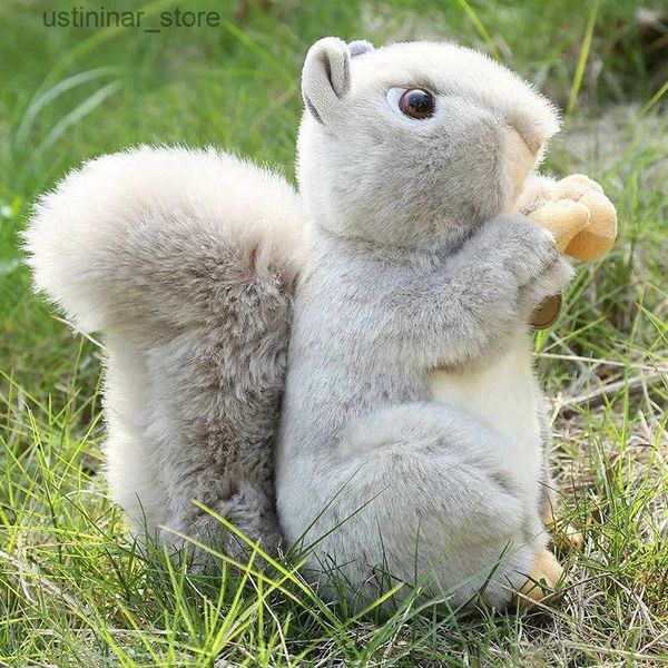 Animaux en peluche en peluche 20 cm Écureuils réalisants Esquilo Toys Simulated Hamster mangeant des noix en peluche Poupée Wild Animal Series pour enfants L47 L47