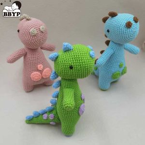 Animaux en peluche en peluche 22 cm Crochet en peluche dinosaure poupées bébé kawaii jouets en peluche enfants poupée endormie pour filles garçons cadeau d'anniversaire de Noël décor de chambre L230707