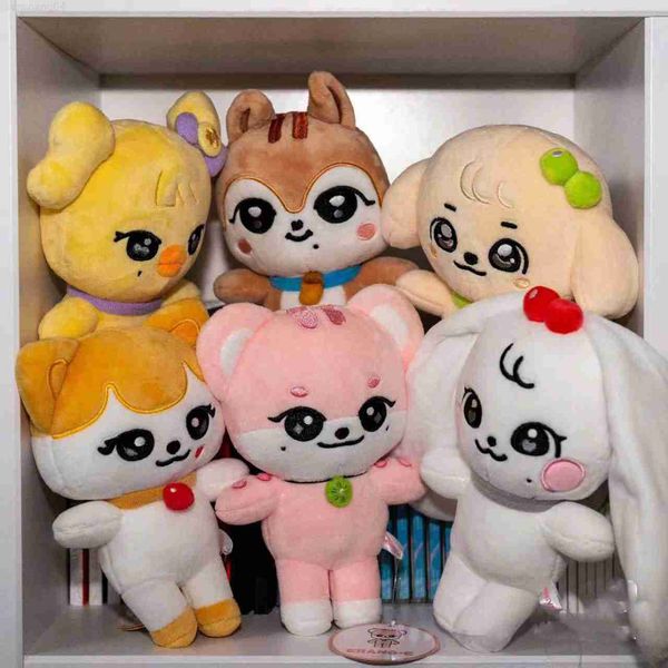 Animales de peluche de 25 cm Kpop Famoso ídolo Jang Won Muñeca de peluche joven Cherry Ive Yujin Gaeul LIZ Rei Leeseo Dibujos animados Muñeca linda Regalos de cumpleaños para DIVE L230707