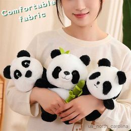 Gevulde pluche dieren schattige bamboe buis panda plush speelgoed betraande panda knuffel dier plushie zacht knuffelen cadeau voor kind volwassen r230811