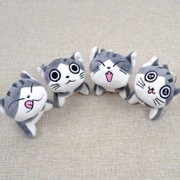 Animaux en peluche en peluche kawaii chat remplissage en peluche chaton keychain jouet gris siège 9cm cadeau pendent molle peluche jouet fleur de fleur de chat.