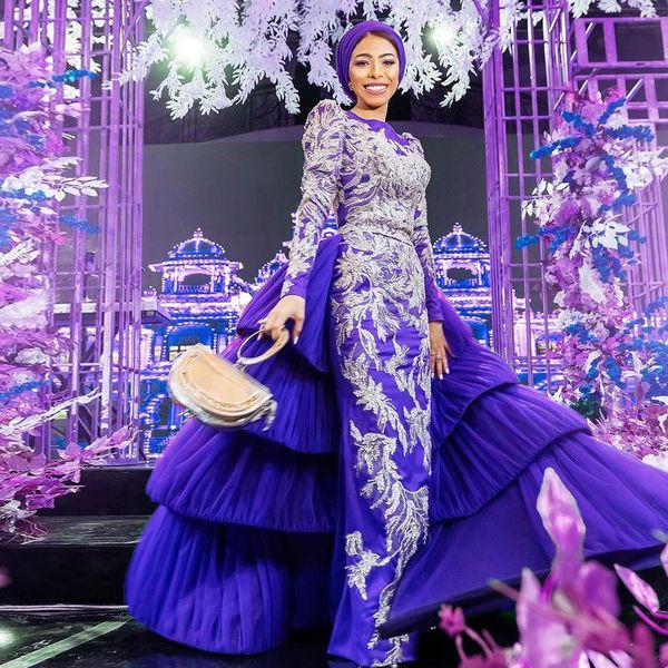 Stuber des robes de soirée violet arabe Dubaï Ruffles Robe de fête détachable en couches robe spéciale de la robe de célébrité saoudienne