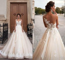 Superbes robes de mariée en dentelle illusion dos appliques dentelle chapelle train robe de mariée pour style occidental pure cou robe de mariée arabe po30