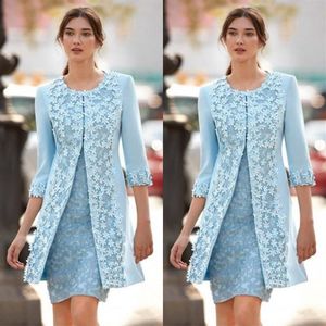 Impresionantes vestidos de encaje azul claro para madre de la novia 2019 con chaqueta, cuello joya, vaina, encaje floral y satén, invitada de boda corta 2624