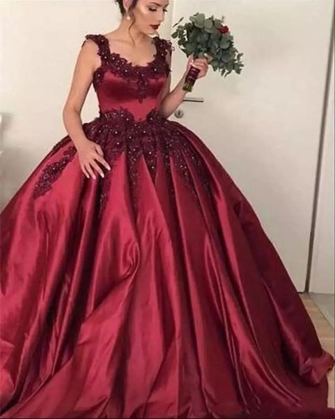 Impresionante 2019 vestido de bola de vino tinto vestidos de novia perlas de tiras perlas con cuentas encaje apliquen batidos de satén de China