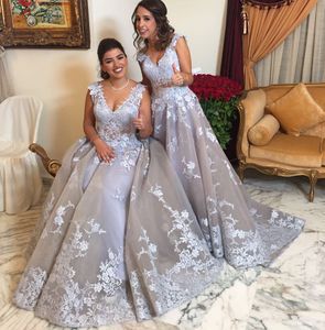 Prachtige bruidsmeisjesjurken Lace Appliqued A Line Wedding Guest Jurk V Neck Sweep Train Organza meid -jurken 407