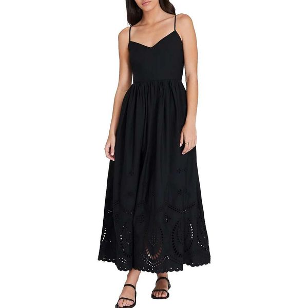 Robe maxi pour les œillettes brodées du club de show-topping monaco - parfait pour les fêtes d'été et les occasions spéciales, style boho chic sans effort