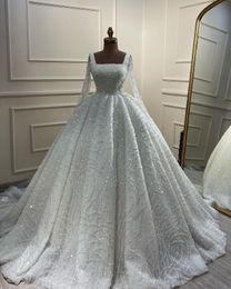 Superbe robe de mariée en cristal pour la mariée Square à manches longues robes de mariée balayez le train de train de créateurs
