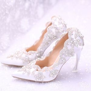 Superbes cristaux diamants chaussures de mariage bout pointu talons hauts escarpins de mariée blancs dames chaussures de bal de fête AL23111837
