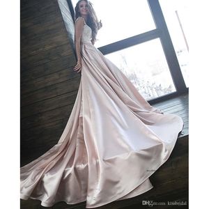 Superbe élégante des robes d'épaule en dentelle en satin une robe de mariée en ligne robes nuptiales empire