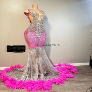 Superbe robe de soirée en strass rose vif 2024 sirène brillante robes de bal de plumes noires pour filles, plus la taille cérémonie formelle robes de fête d'anniversaire robe de concours de luxe