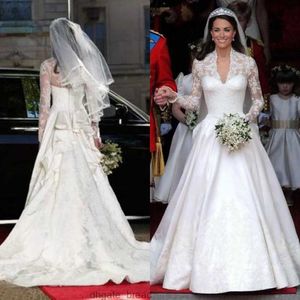 Prachtige Kate Middleton trouwjurken Koninklijke bescheiden bruidsjurken Kant Lange mouwen Ruches Kathedraal Trein Op maat gemaakte bruiden van hoge kwaliteit