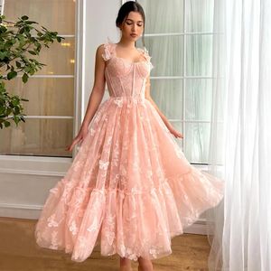 Verbluffende kanten Homecoming -jurken Strapless halslijn 3d vlinder Appliqued prom jurk thee lengte een lijn tule afstudeerjurk