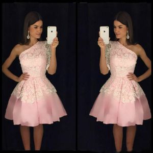 Prachtig kant een schouder roze korte homecoming jurken mouwloze arabische knielengte korte prom dress cocktail afstuderen party club slijtage