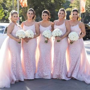 Prachtig lichtroze landbruidsmeisjes jurken met afneembare trein zeemeermin kant bruiloft gasten jurk goedkope ronde hals meid van eer jurken
