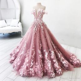 Prachtige roze 3D-appliques vlinder baljurk Quinceanera jurken van de schouder backless Sweet 16 Pageant-jurken Masquerade draagt