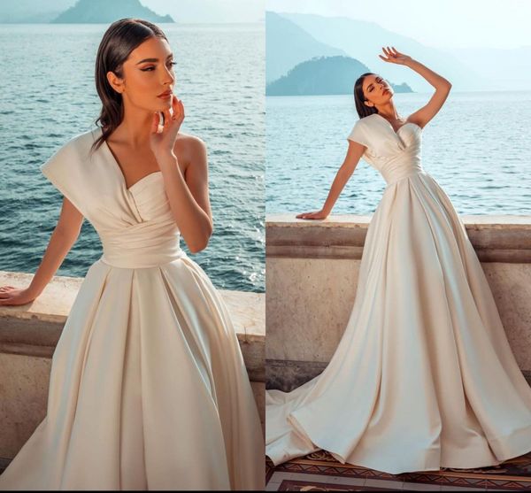 Superbe grande taille une ligne robes de mariée bohème une épaule sans manches satin drapé plis jardin balayage train Boho robes de mariée sur mesure robes de novia