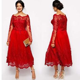 Impresionantes vestidos de noche de tamaño rojo de talla de talla de planta