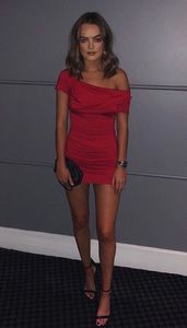 Superbe robe de bal rouge gaine une épaule courte Mini robe de soirée sur mesure grande taille disponible
