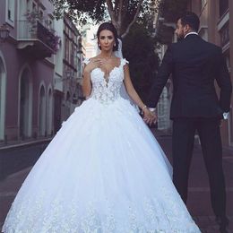 Superbe robe de mariée saoudienne africaine 2020 col en V dentelle 3D fleur perlée robe de bal robe de mariée robes de mariée
