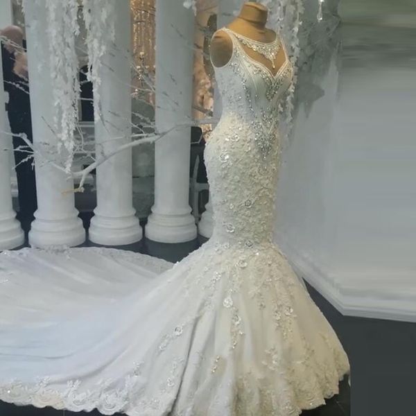 Superbes robes de mariée en perles de cristal sans manches 2019 Sheer Neck Zipper Back Umbellate Bottom Robes de mariée