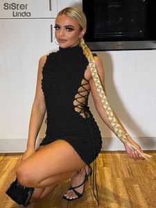 Prachtige gestapelde bodycon mini -jurken vrouwen Turtleneck plaid bandage holle mouwloze sexy feest clubkleding elegante vrouwelijke rokken 220521