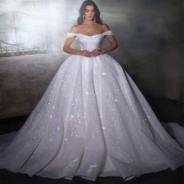 Stunningbride 2024 Vestido de novia de encaje brillante de lujo con cuentas blancas y lentejuelas fuera del hombro Sin mangas Una línea de vestido de novia de princesa